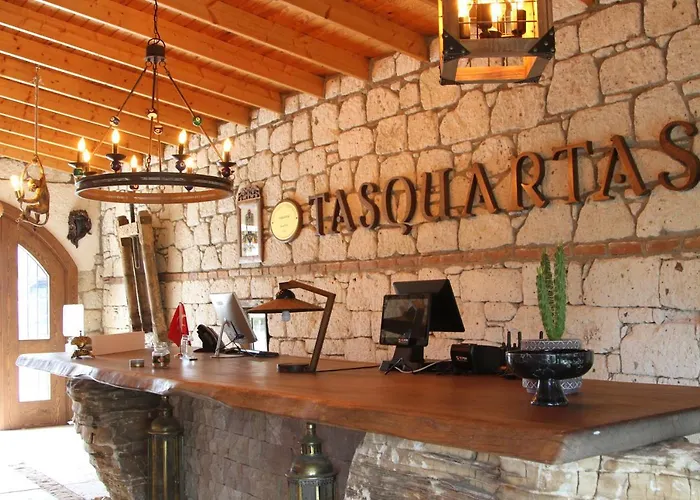 Tasquartas Hotell *